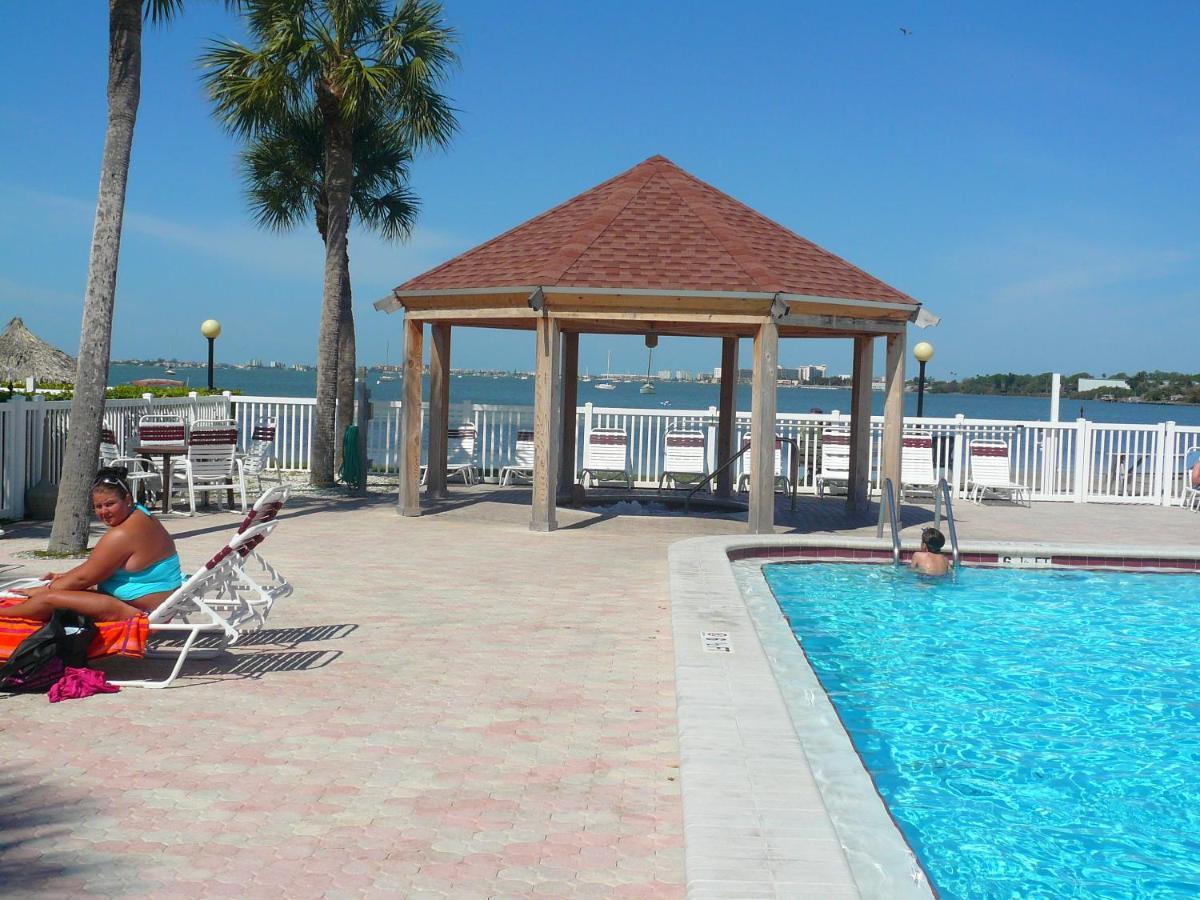 Two Bedroom Two Bath Family Condo - Sleeps Four - Unit B - Private Beach St. Petersburg Exterior photo